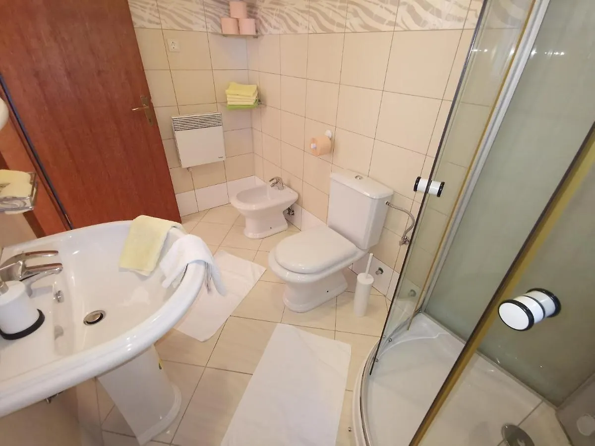 Apartments In Selce 13938