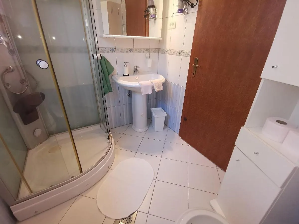 Apartments In Selce 13938