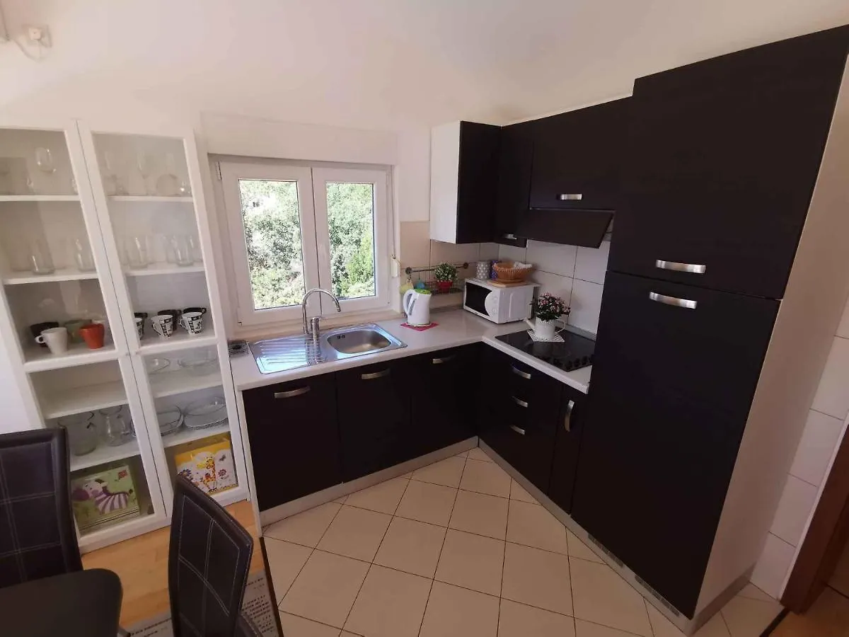 Apartments In Selce 13938