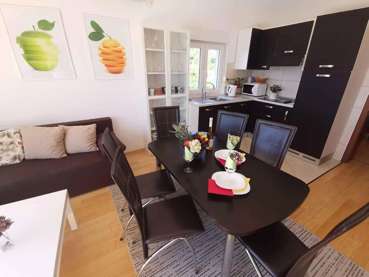 Apartments In Selce 13938