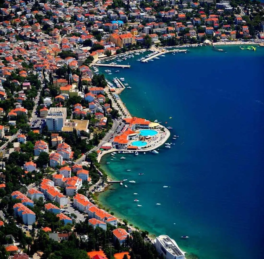 Apartments In Selce 13938