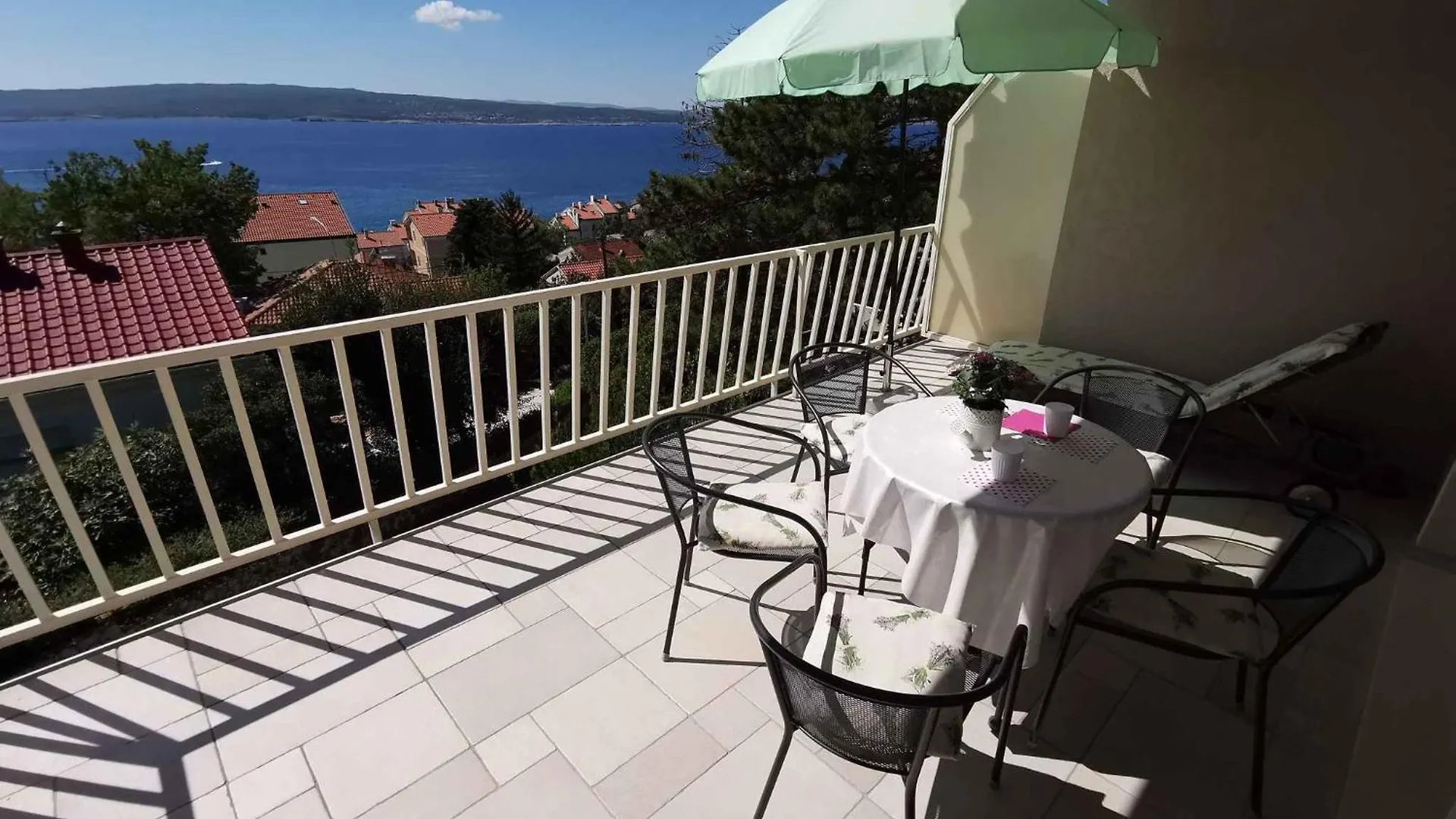 Apartments In Selce 13938