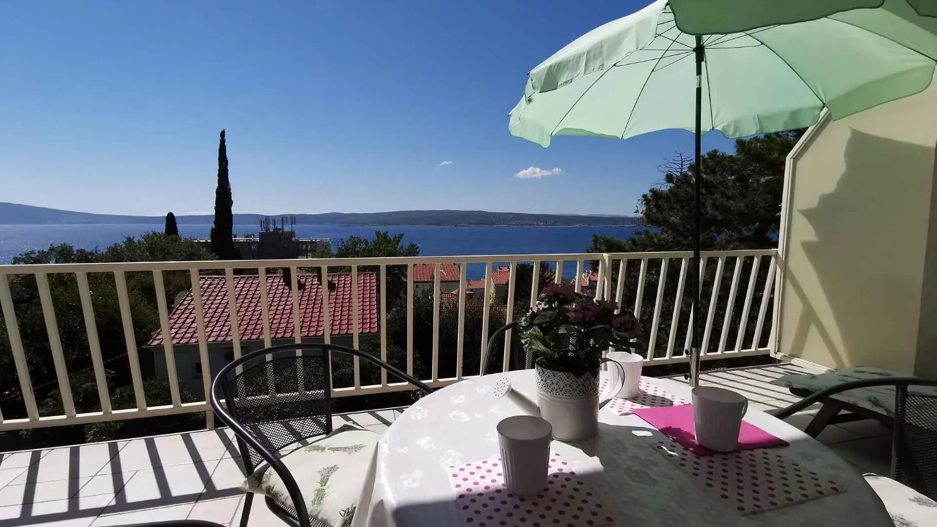 Apartments In Selce 13938