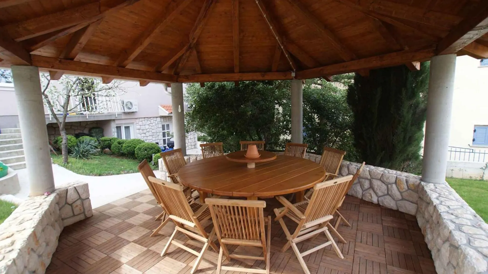 Apartments In Selce 13938