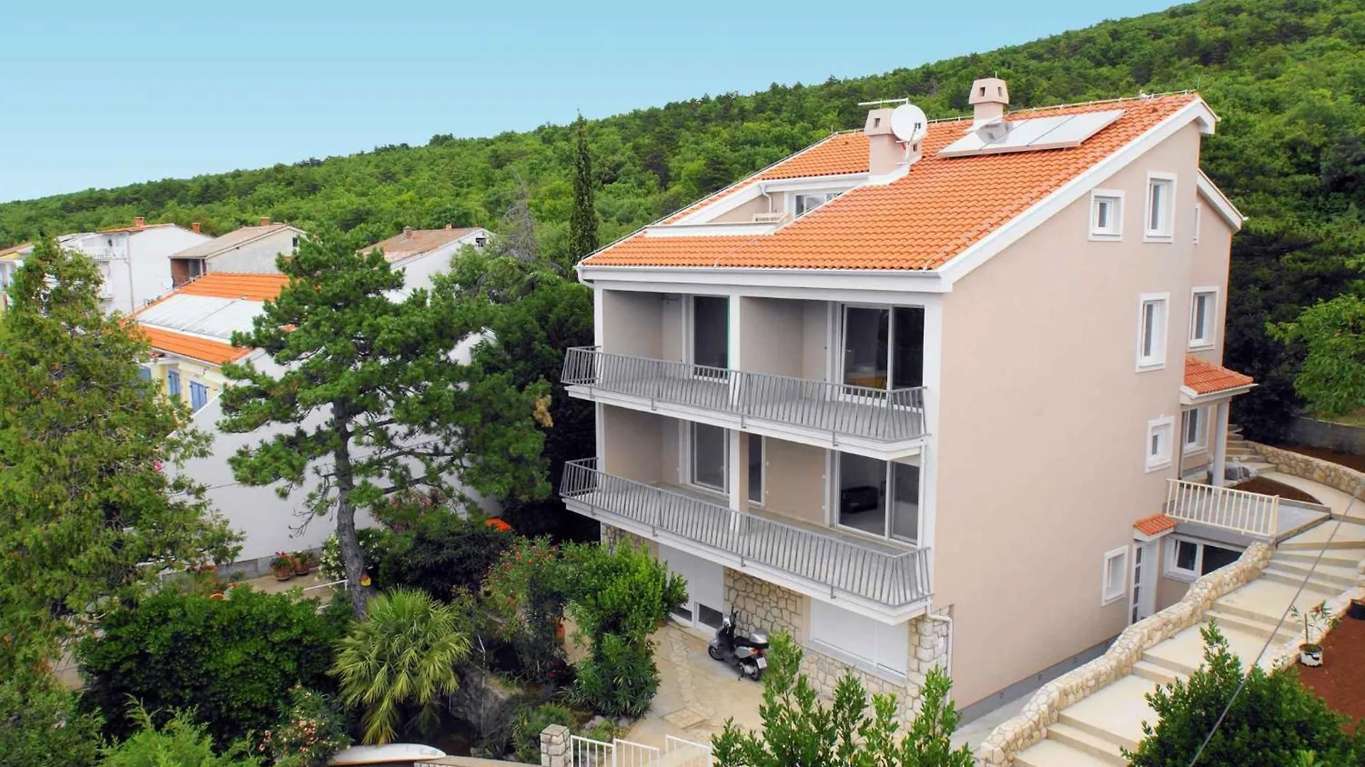Apartments In Selce 13938