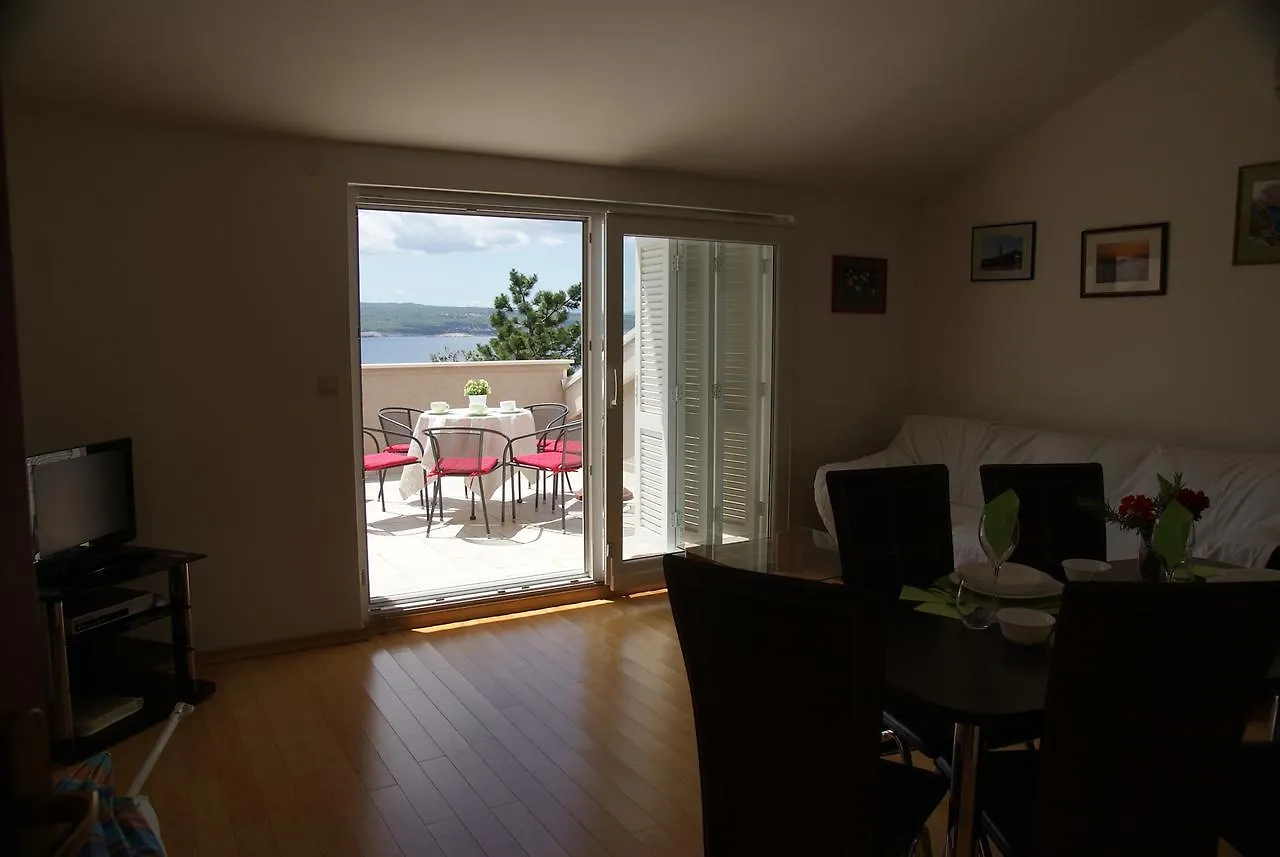 Apartments In Selce 13938