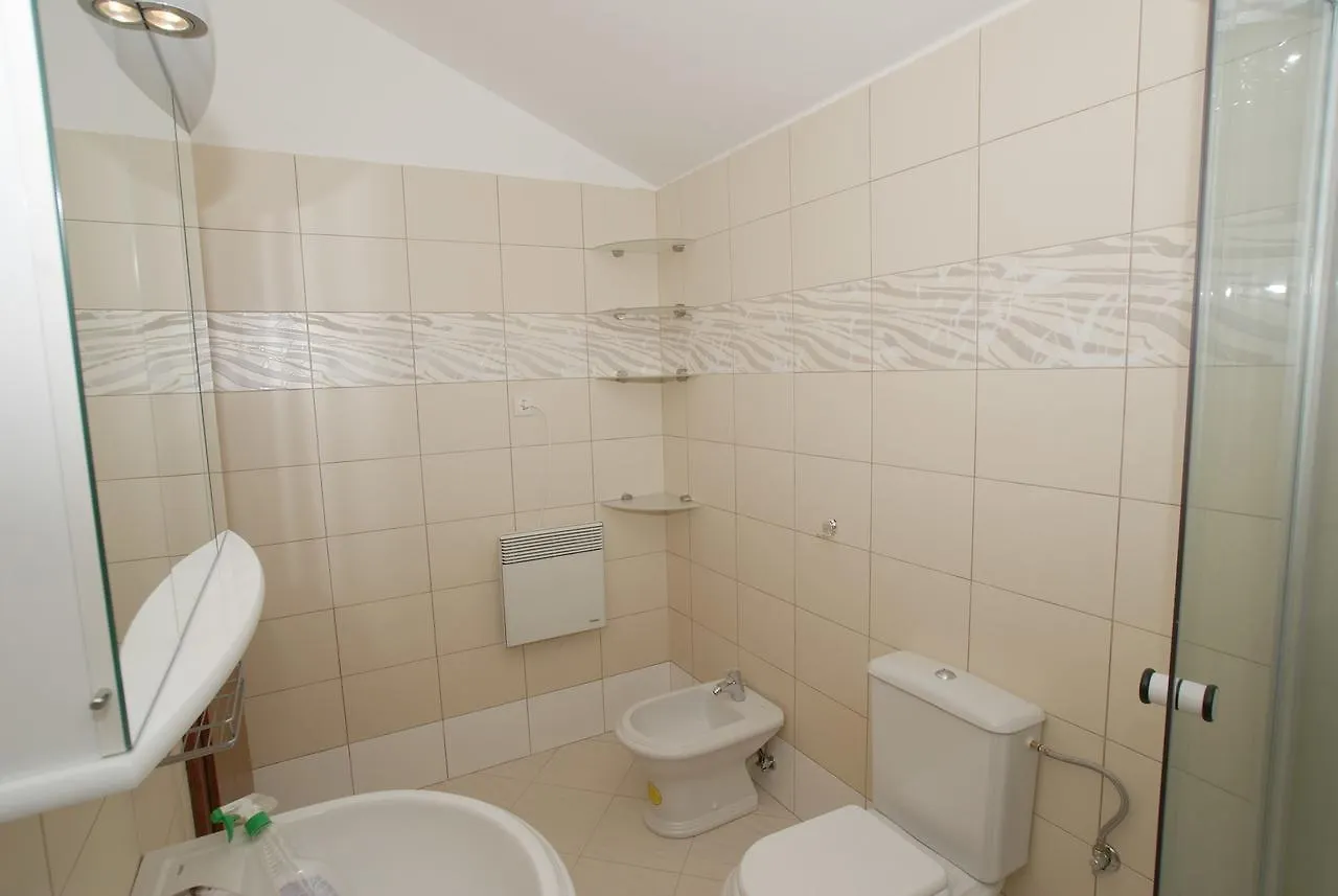 Apartments In Selce 13938