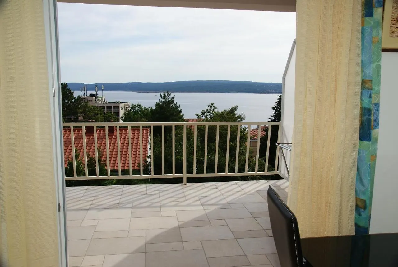 Apartments In Selce 13938